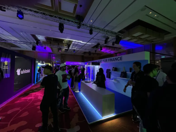 HoloLabs tweet media