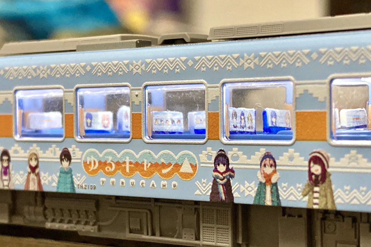 Ry681683's tweet image. 【ゆるキャン△号 車内再現】
旧ゆるキャン△号の座席を模型でも再現しました。