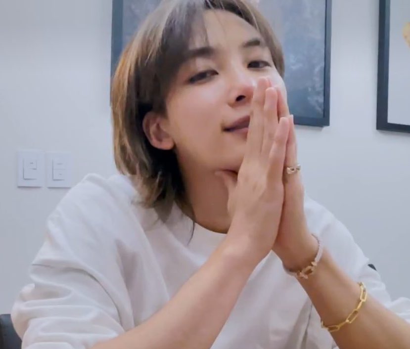 𝑿𝒖 tweet media