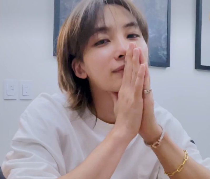 𝑿𝒖 tweet media