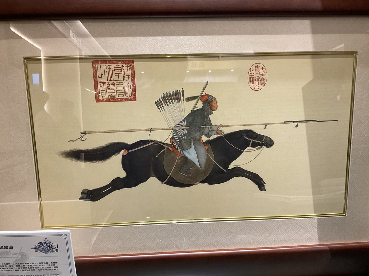 Чингис хааны эш хөрөг
Захчины Аюуш баатарын зураг ч энд ёстой самар шиг зарагддаг юм бна.