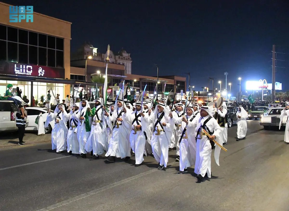 SaudiNews50's tweet photo. احتفاءً باليوم الوطني..

الأحساء تنظّم "مسيرة وطن"، وسط مشاركة الأهالي والجهات الحكومية.

- https://t.co/g3XmppvSys