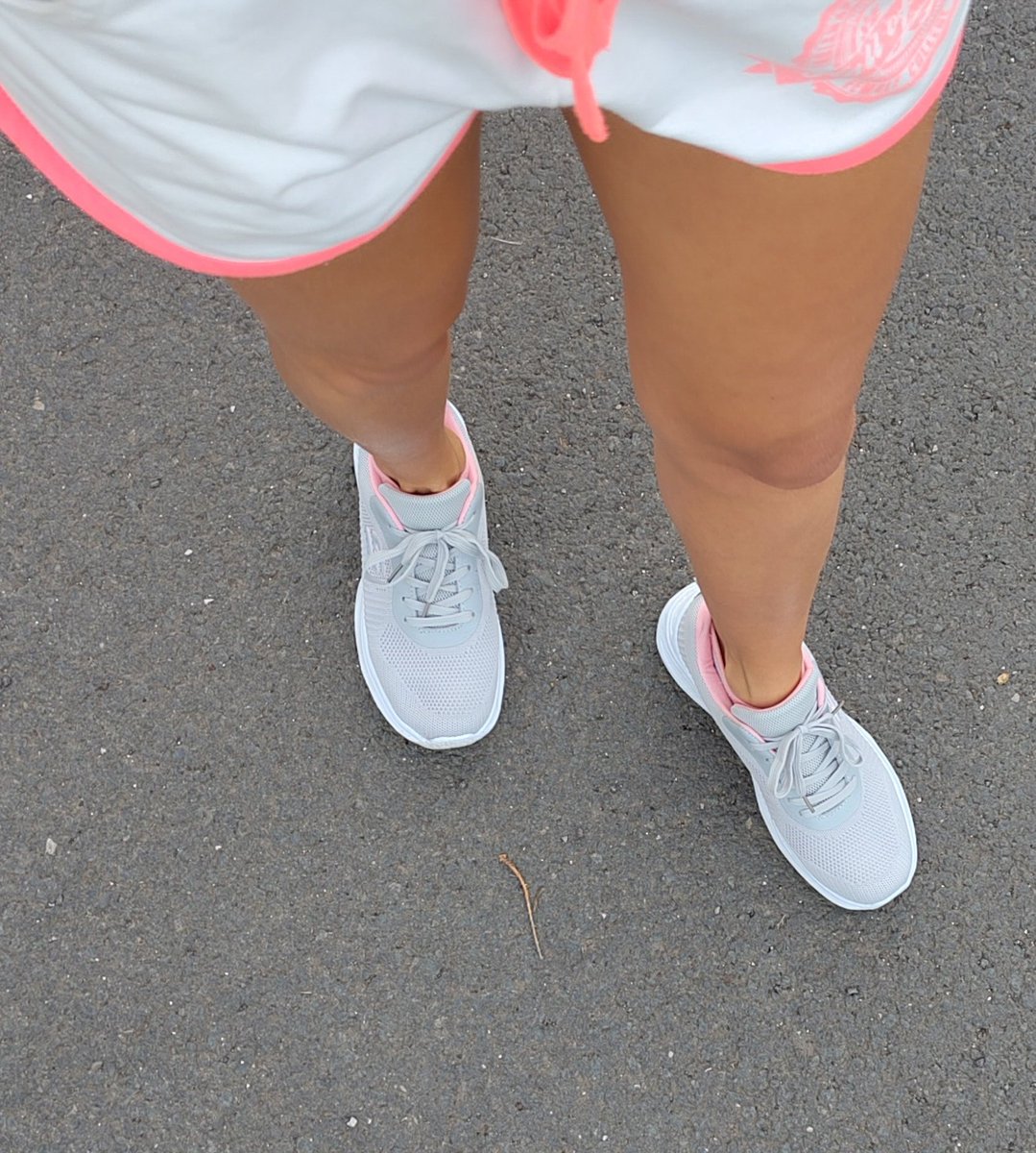 Lisa_pieds's tweet photo. Qui veut être à mes pieds ? 😈 https://t.co/xbSh87geFK