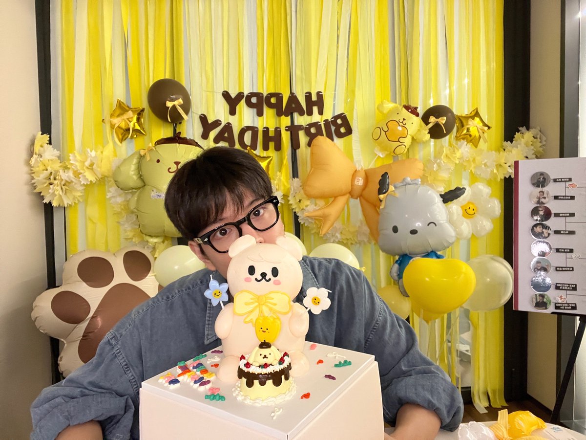 SEUNGM1NE's tweet photo. Seungmin 🫧

birthday boy💛⭐️🌟 https://t.co/kROQ96LSpd