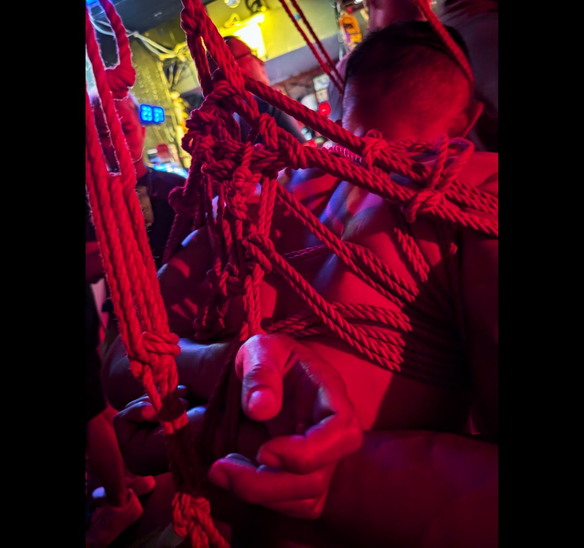 紅色
還有紅色
跟紅色
Red, red, and more red.
#rope #deco190 #shibari #taiwan #taipei