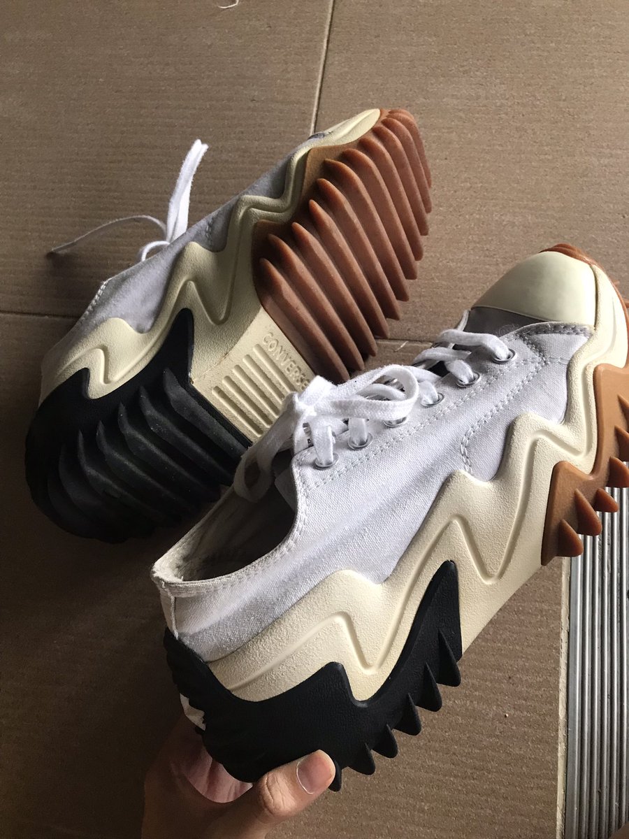 👑ส่งต่อรองเท้า converse run star hike ox trainers 
-ไซส์6UK/25.5CM

ใหม่มากไม่เปรอะ เก็บรักษาอย่างดีสวยมาก

900ส่งฟรี‼️ from3,400฿ ลดได้

พตเดมเดมมาเยย😘

#เสื้อผ้ามือสอง #โล๊ะตู้เสื้อผ้า  #ส่งต่อ #เสื้อผ้ามือ2  #ส่งต่อคสอ #ส่งต่อรองเท้า #ส่งต่อรองเท้ามือสอง #รองเท้ามือสอง