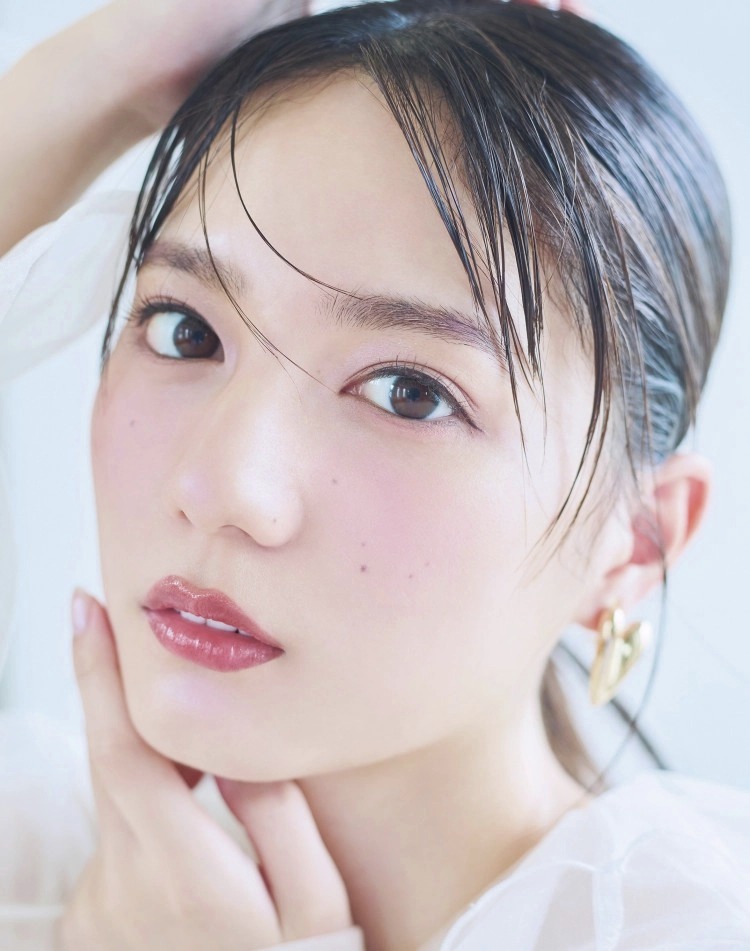SeventeenJP_mag's tweet photo. TPO別似合わせリップの達人💄💕 #こさかな のベストリップ５😽

コスメ・美容マニアなこさかなが、今の自分的ベスコスをたーっぷり語ってくれたよ。ぬり方＆リップの前のケアも必見👀✨
➤https://t.co/dXZkslBTTq

#小坂菜緒 #日向坂46 #STモデル
#コスメ紹介 #リップ https://t.co/dAtTrXcy1i