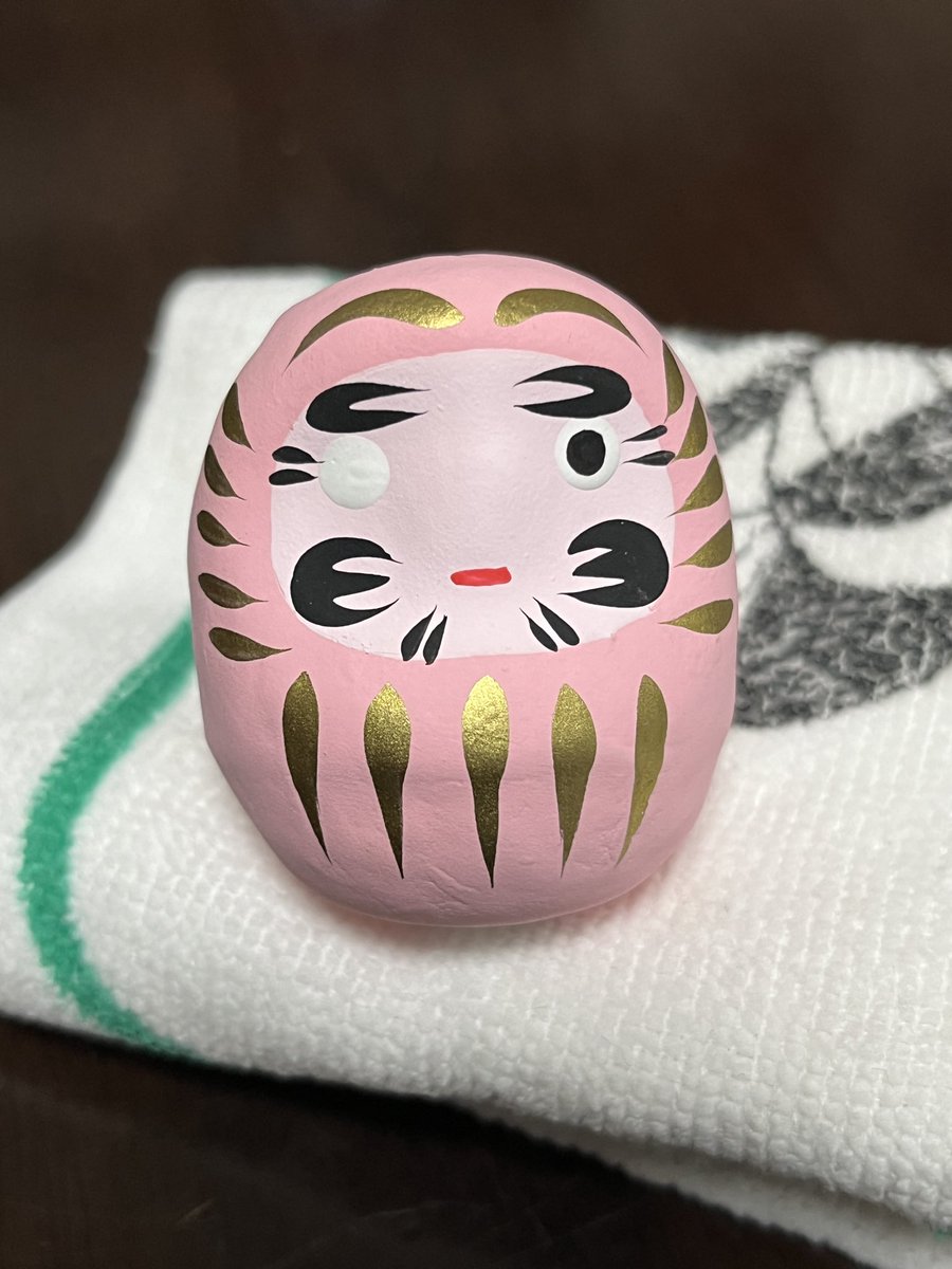 願をかけて左目を入れました！

#だるまみくじ
#ピンクのダルマ