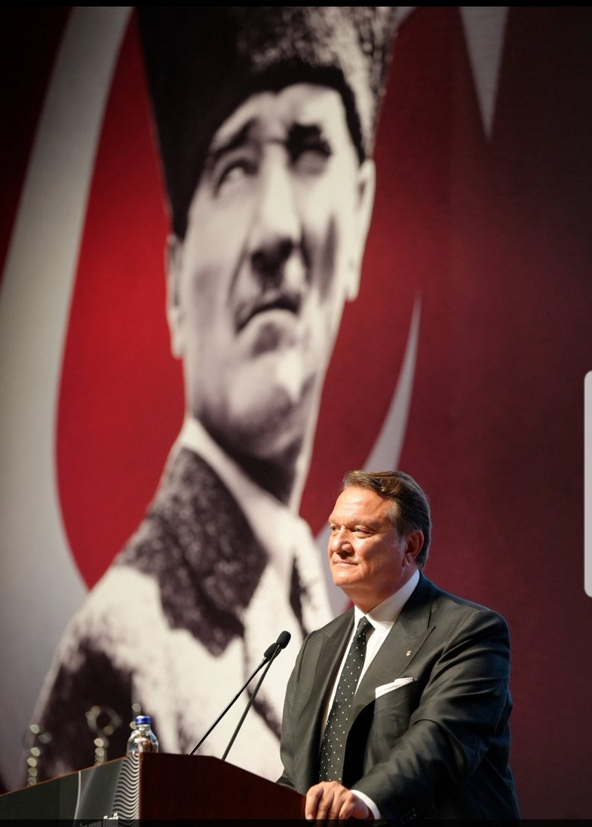 "Tehdit ediliyorum"
"Beşiktaşın mallarına çökmüşler"
"Beşiktaşın gerçek sahibi camiasıdır"
"Beşiktaşın kimseye borcu yoktur, herkesin Beşiktaşa borcu vardır"
"Ben Besiktaş sayesinde okudum para kazandım bugünlere geldim " diyor
"Param yok diyor"
Camia seninle  Başkan
<a href="/Hasan_Arat/">Hasan Arat</a>