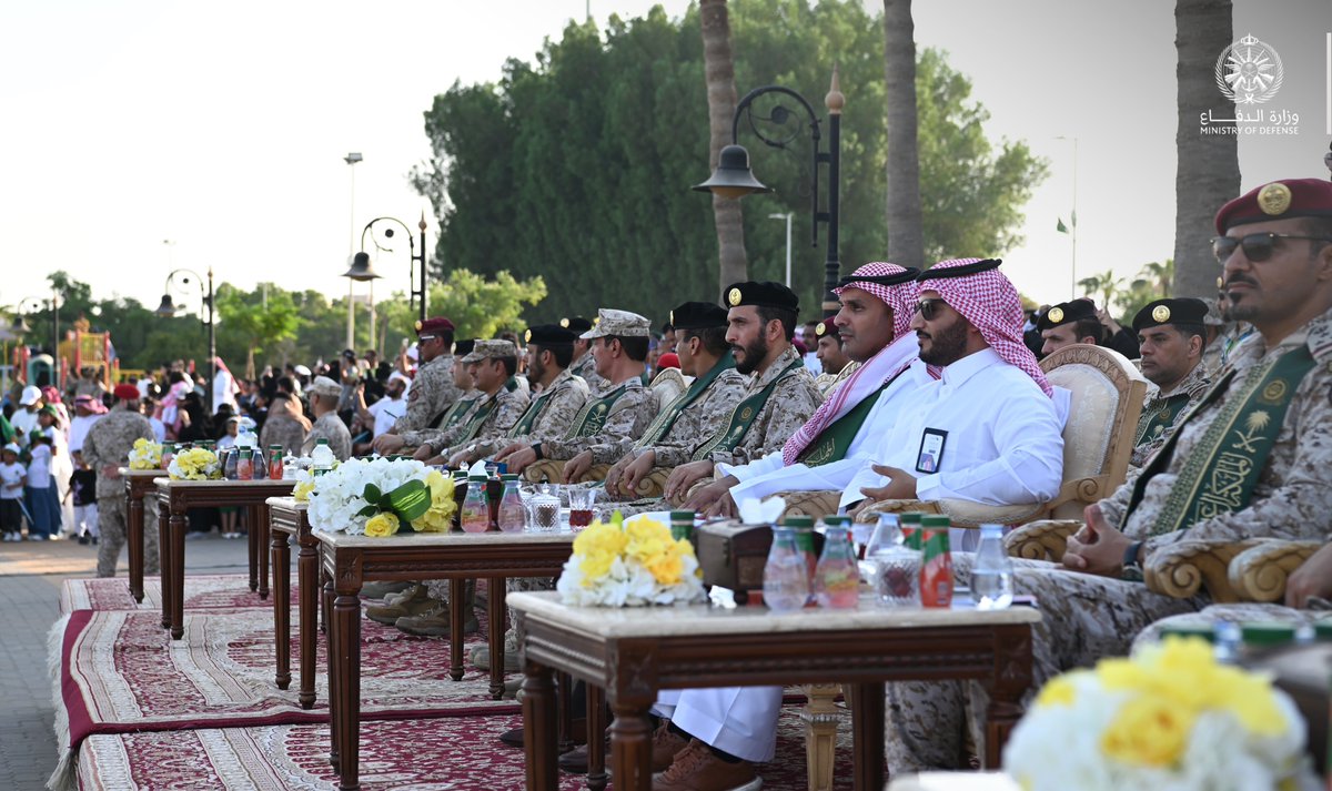 احتفاءً بـ #اليوم_الوطني_السعودي_94؛ القوات البحرية مُمثلةً في قيادة الأسطول الشرقي تُنفِّذ مسيرة عسكرية، وعرضًا لفصيل النخبة والمهارات العسكرية، ومعرضًا للأسلحة والمعدات في شاطئ الفناتير بالجبيل الصناعية.

#نحلم_ونحقق