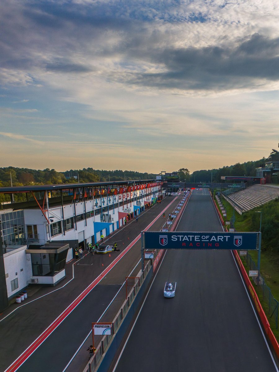 Still an hour and we will know who the 2024 winner is! Meanwhile, we share some beautiful evening and night pictures from the race ! #iLumen #iESC2024 #solarchallenge 🚀🏎️