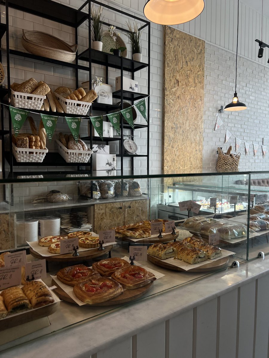 iam_layan's tweet photo. 🤍 . ☕️ . 🥨 https://t.co/qFpKqf9F65