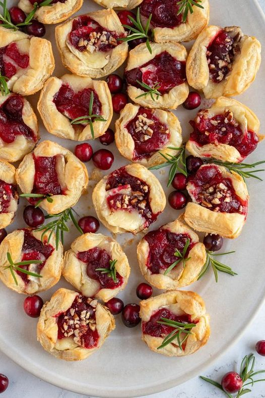 ann_ann886's tweet photo. These Cranberry Brie Bites are easy to assemble, beautifully festive, and will be a hit at any holiday gathering!😉 https://t.co/qdMfKql4bl