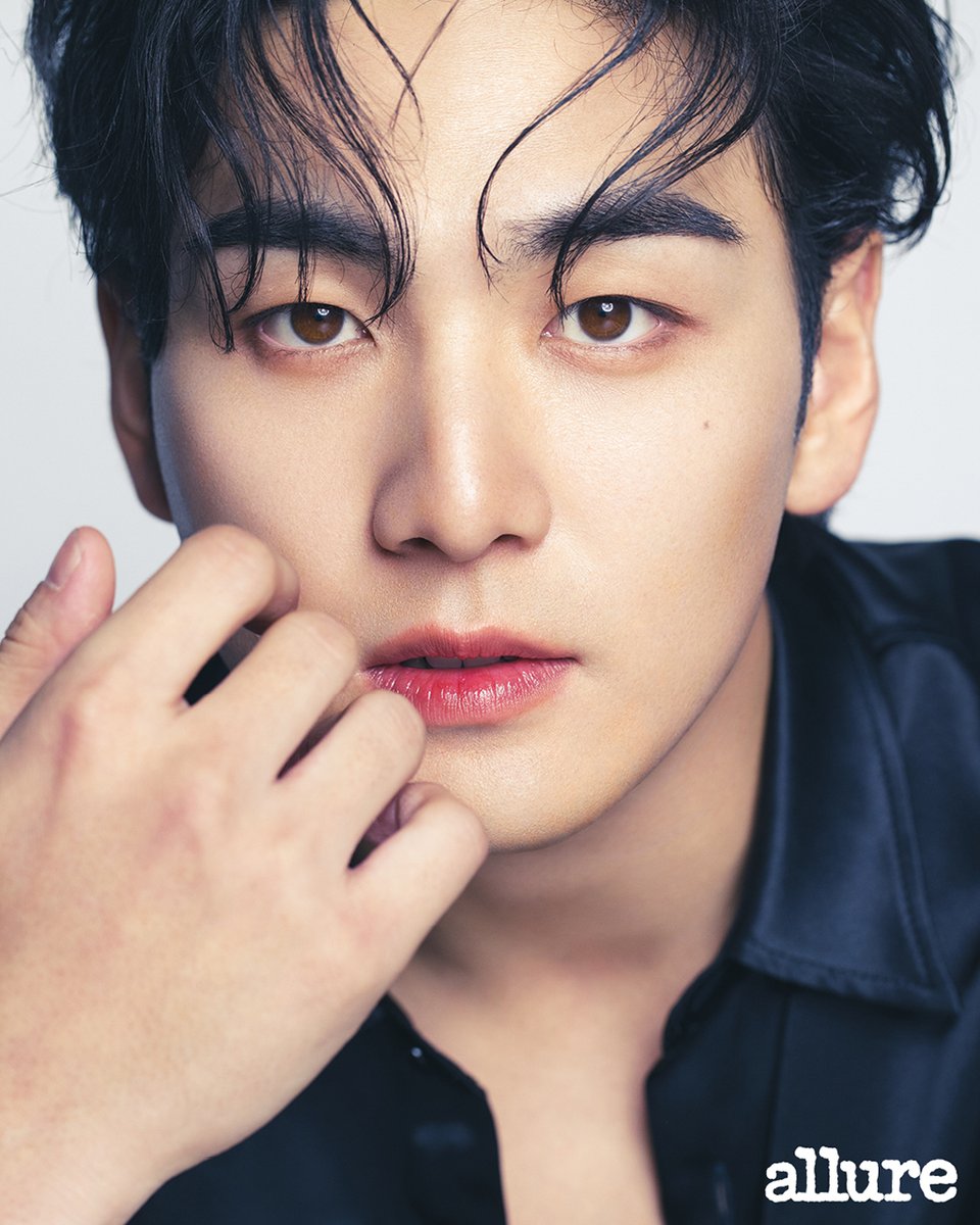 MANOWVIP's tweet photo. Baekho @ Allure
#Baekho https://t.co/ApdRkHxr5z