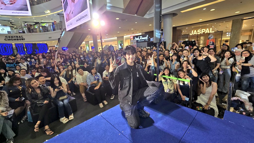 ความสุขที่สุดของวันนี้ ความรักของทุกคนในวันนี้ ความพยายามของทุกคนในวันนี้ คือพลังใจดีๆที่คอยเติมเต็มให้น้องบิวยังได้เดินต่อไป ขอบคุณที่ยังเดินอยู่ข้างกัน ขอบคุณที่ทำให้วันนี้เป็นอีกวันที่น่าจดจำ เดินด้วยกันต่อไปเรื่อยๆนะคะ 💙🥰

Today’s greatest happiness, the love from everyone,