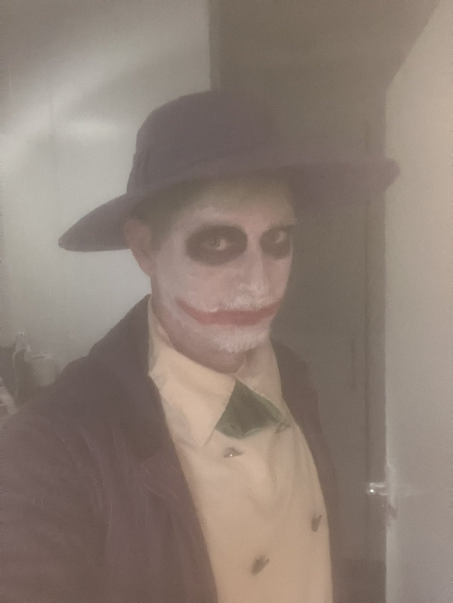 TheKitmanUK's tweet photo. The Kitman went abit rogue last night and went full kit! ๐คช๐คก
#TheKitman ๐
#Joker #TheJoker #Butlins #BigWeekender #Minehead https://t.co/M802A1Mf6K