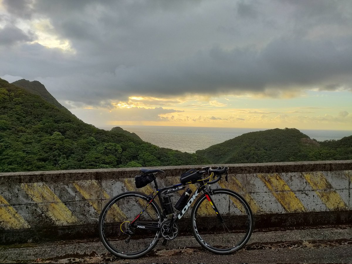 yurucyclist's tweet photo. 昨日のライド🚴

朝は曇ってて小雨もパラリしてたけど、次第に晴れてきたっ🌞

道の駅宍喰温泉につく頃には空も海も超キレイに✨

その分、日射しはキツかったけど青い空と青い太平洋を堪能できましたっ✌️

#ロードバイク
#サイクリング https://t.co/WyronBxY6T