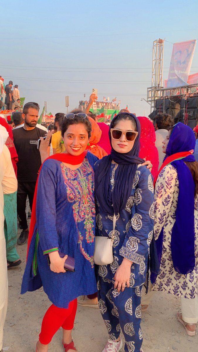 AslamAksa's tweet photo. ہم نہ باز آئیںگے محبت سے 
@AzbaAbdullah 
#LahoreKaaptanKa #LahoreJasa  #LAHORE_JALSA 
@PTIofficial  #PTILahoreJalsa  @ImranKhanPTI 
@PTISPOfficial  @PTIKPOfficial https://t.co/q7VTxjgEmr
