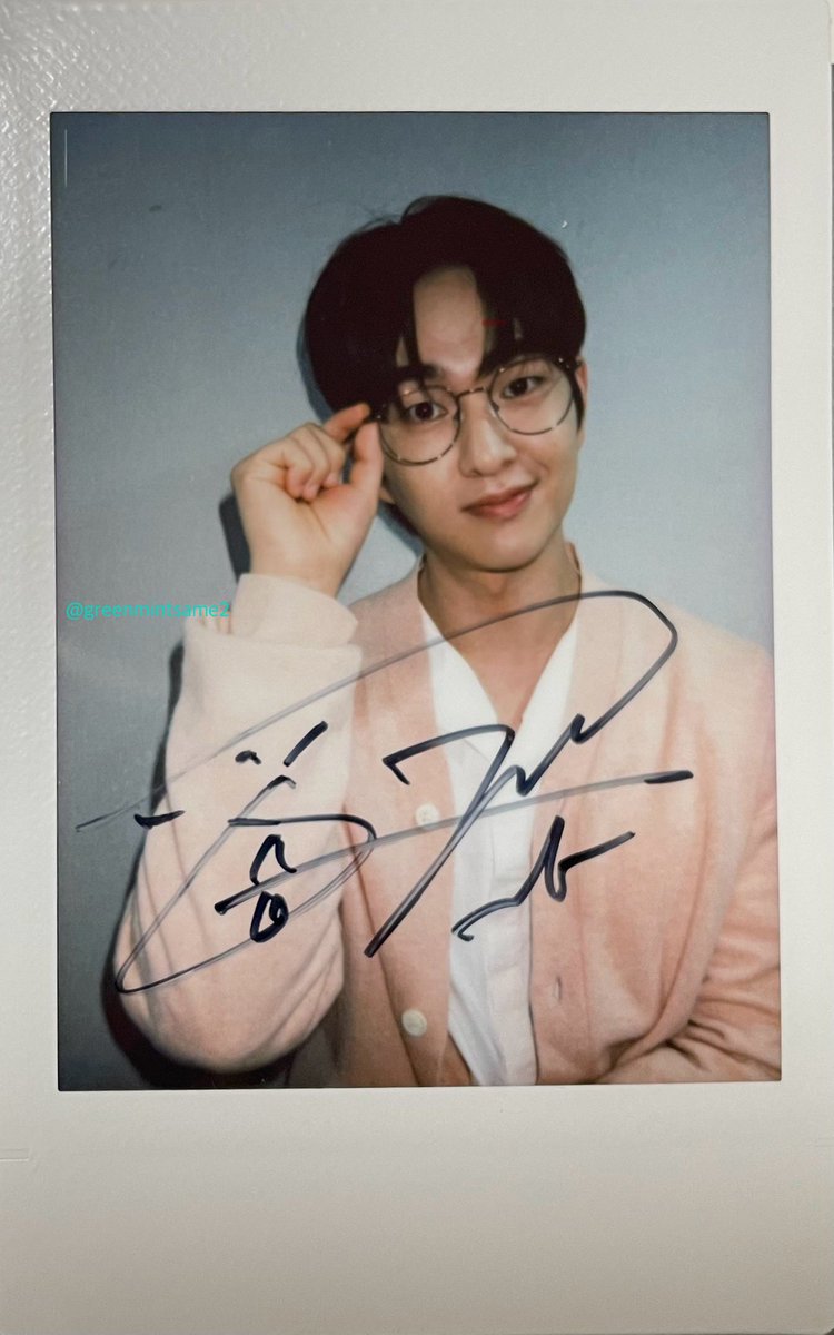 greenmintsame2's tweet photo. 240922 makestar #온유 #onew 대면 팬사인회 
이벤트 스페셜 폴라로이드 당첨😍😎✌️🤩🥳 
뿌이뿌이뿌이~~
안경진기 ㅋㅋㅋㅋㅋ 무한공급 ㅋㅋㅋㅋ
#ONEW_FLOW
#샤이니 #SHINee https://t.co/z7VdsCi1zm