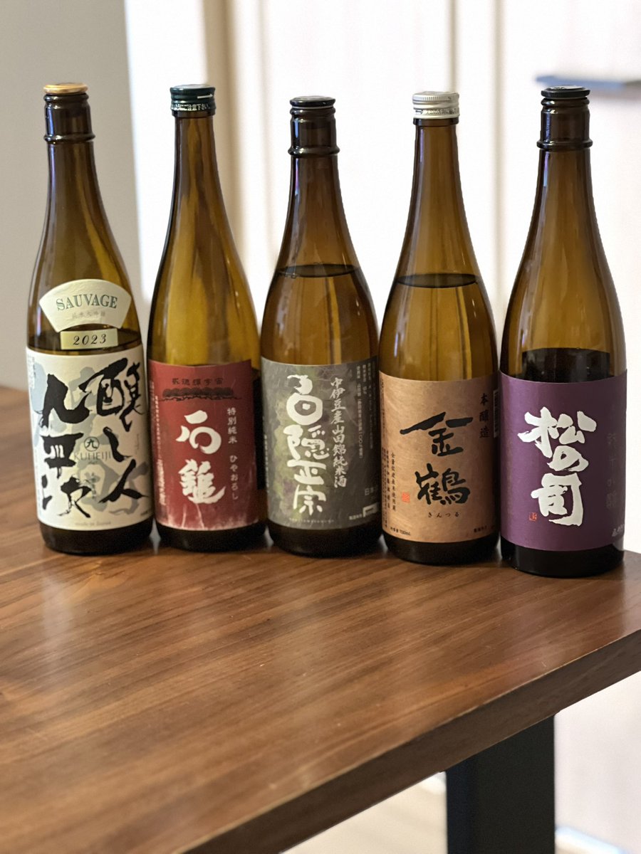 beat671's tweet photo. どこか似てるお酒たち。
皆さんはどのお酒派ですかー。 https://t.co/t71xzRFCUg