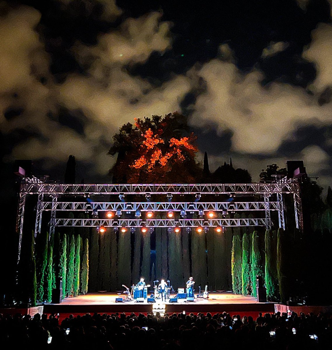 Watching “Summertime Sadness”, Patti Smith <a href="/1001musicasfest/">1001musicasfest</a> Granada last night 

🎥-> youtu.be/bMmKmuu_F4s?si…

Terrific to hear one of my ATFs covering a classic tune by another fave, Lana Del Rey