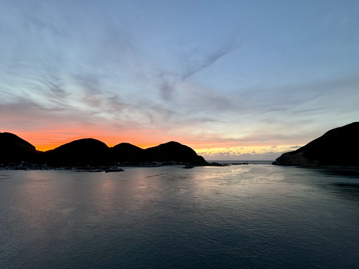 Hasedon1414's tweet image. 窓の外を見たら夕焼けが出ていたので玉之浦大橋まで行ってみました。かなり出遅れましたが、見ることができました。
#sunset #japan #Goto #nagasaki #Goto_kankou510