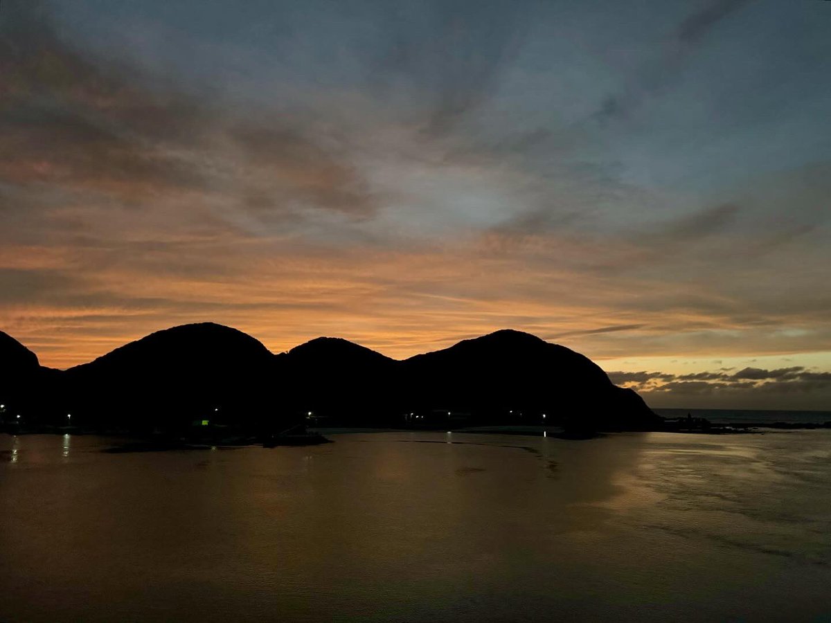 Hasedon1414's tweet image. 窓の外を見たら夕焼けが出ていたので玉之浦大橋まで行ってみました。かなり出遅れましたが、見ることができました。
#sunset #japan #Goto #nagasaki #Goto_kankou510