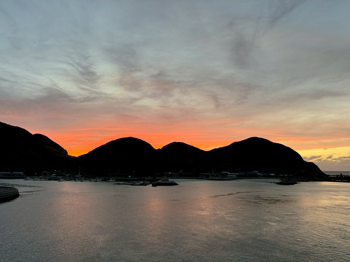 Hasedon1414's tweet image. 窓の外を見たら夕焼けが出ていたので玉之浦大橋まで行ってみました。かなり出遅れましたが、見ることができました。
#sunset #japan #Goto #nagasaki #Goto_kankou510