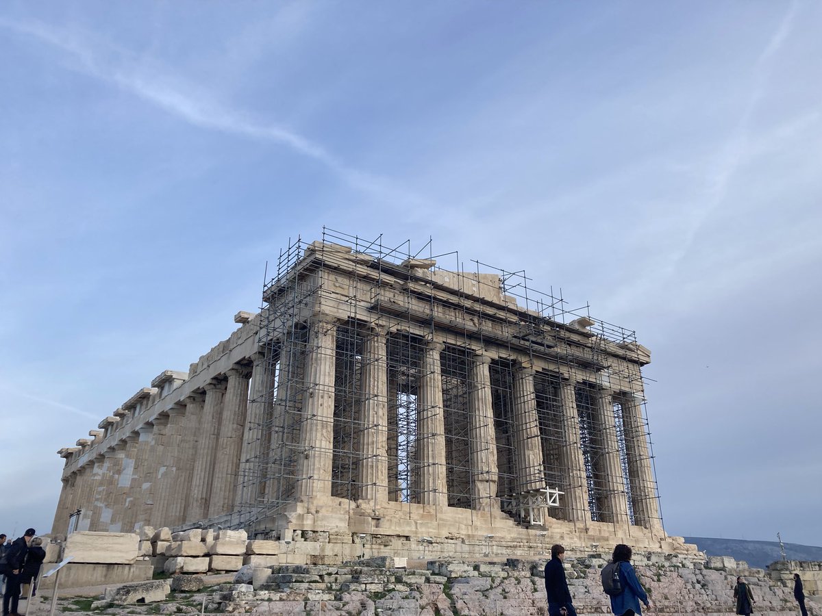 yui_mdk's tweet photo. 今年🇬🇷旅行したんでシシン先生の投稿パルテノン神殿とか自分でも行った場所ならなんとなく把握出来るようになってるの感慨深い https://t.co/Wso3ZF1rur