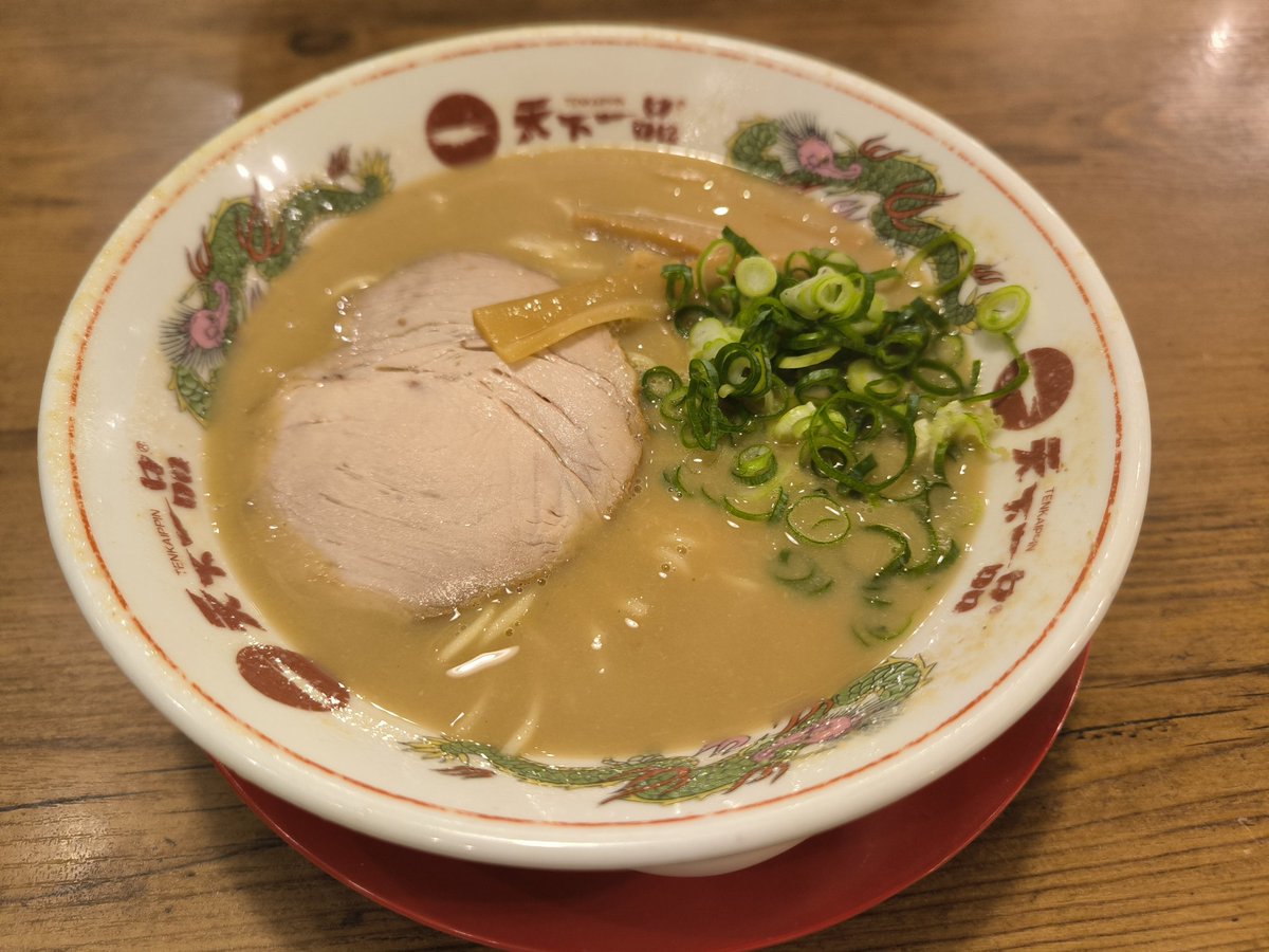 ys_4geo's tweet photo. 天一でこってりラーメンと、こってり唐揚げ…こってりな夕食😅
今晩はF1シンガポールGP、角田選手調子良さそうなので楽しみ🏎️ https://t.co/u32ltuJouG