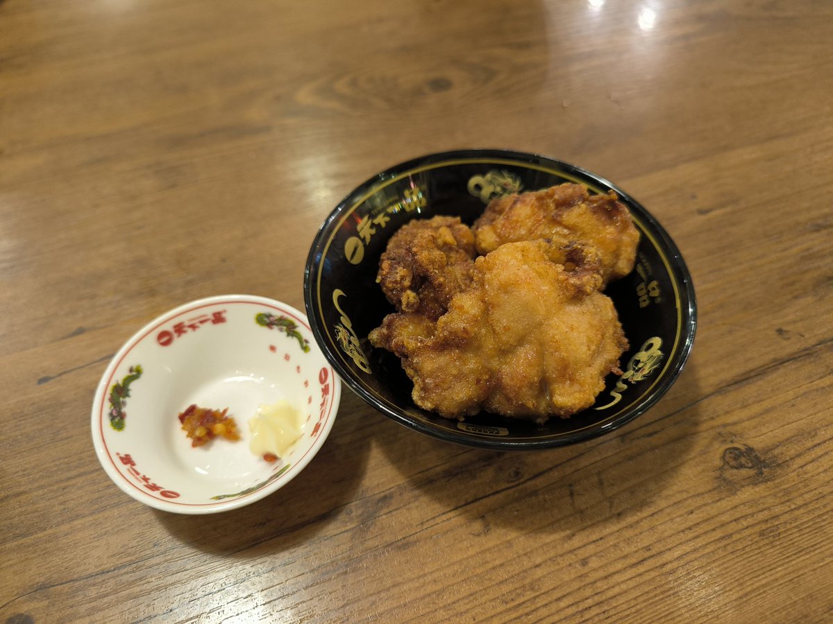 ys_4geo's tweet photo. 天一でこってりラーメンと、こってり唐揚げ…こってりな夕食😅
今晩はF1シンガポールGP、角田選手調子良さそうなので楽しみ🏎️ https://t.co/u32ltuJouG