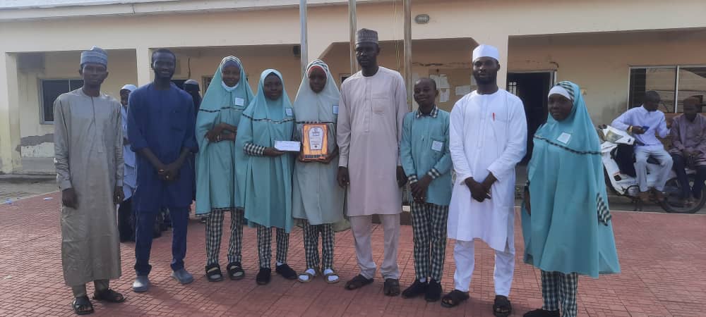 Shafajnr_2's tweet photo. @SFG_Initiative congratulations on your 3rd Annual Quiz and Debate competition.
Quiz section. 
1st position: Immaculate Conception Sec. Sch, Bauchi
2. Tilawa Sec. Sch, Bauchi
3. Climax Int'l Academy, Bauchi https://t.co/ekGteGQV8g