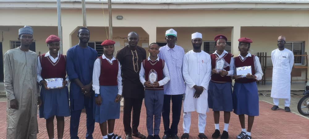 Shafajnr_2's tweet photo. @SFG_Initiative congratulations on your 3rd Annual Quiz and Debate competition.
Quiz section. 
1st position: Immaculate Conception Sec. Sch, Bauchi
2. Tilawa Sec. Sch, Bauchi
3. Climax Int'l Academy, Bauchi https://t.co/ekGteGQV8g