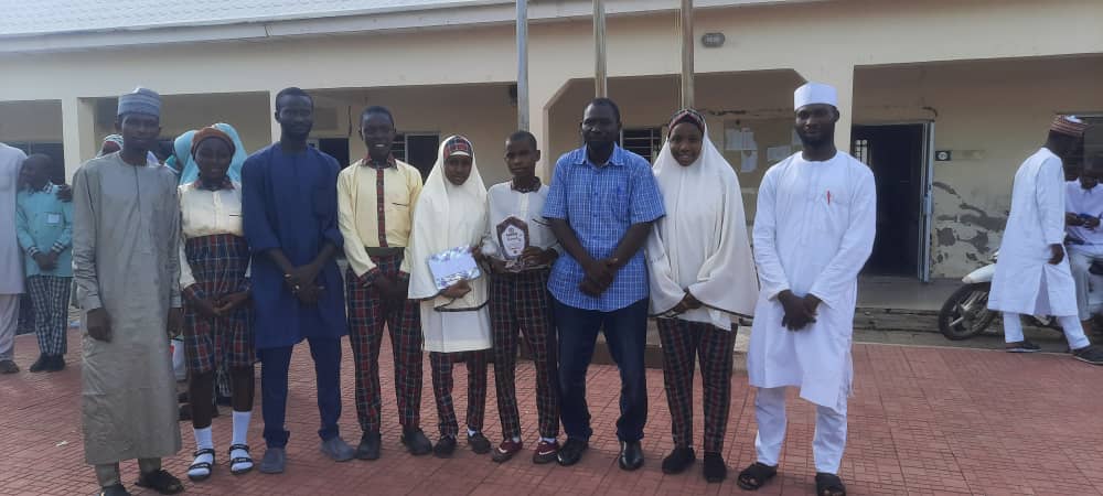 Shafajnr_2's tweet photo. @SFG_Initiative congratulations on your 3rd Annual Quiz and Debate competition.
Quiz section. 
1st position: Immaculate Conception Sec. Sch, Bauchi
2. Tilawa Sec. Sch, Bauchi
3. Climax Int'l Academy, Bauchi https://t.co/ekGteGQV8g