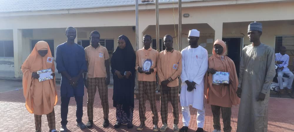Shafajnr_2's tweet photo. @SFG_Initiative congratulations on your 3rd Annual Quiz and Debate competition.
Quiz section. 
1st position: Immaculate Conception Sec. Sch, Bauchi
2. Tilawa Sec. Sch, Bauchi
3. Climax Int'l Academy, Bauchi https://t.co/ekGteGQV8g