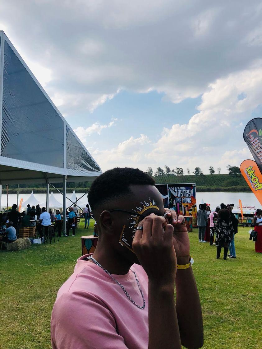 Pale <a href="/FolkFusionLive/">FOLK FUSION</a>

Vile niliimba huko saa hii wananiuliza kwani niko na homa