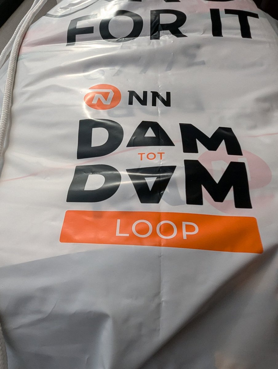 robkaper's tweet image. Het voelt een beetje vies als Rotterdammer, maar omgedacht is het hele concept om zo snel mogelijk weg te rennen uit Amsterdam. Op die manier is het dan wel weer een sympathieke run.