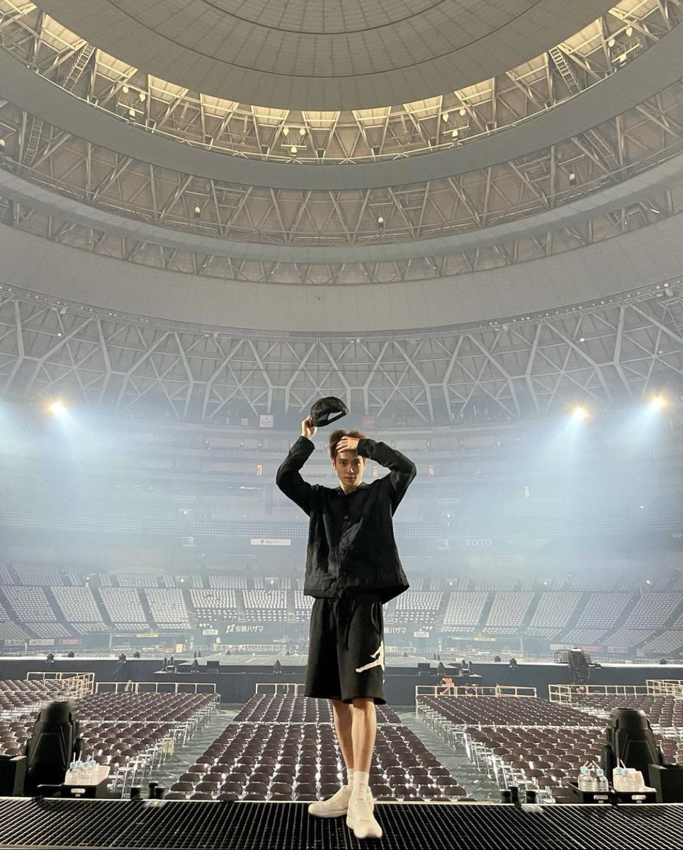 jjh97vals's tweet photo. i hope #JOLO gets concert too 🥺 https://t.co/wa7WcH1FTY