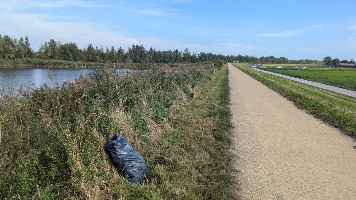 PF (@pieter2frank) on Twitter photo Ok, smijt je rotzooi daar maar neer. Jammer. <a href="/gem_putten/">Gemeente Putten</a> #zeedijk nabij kruispunt middelbeekweg Ok, smijt je rotzooi daar maar neer. Jammer. <a href="/gem_putten/">Gemeente Putten</a> #zeedijk nabij kruispunt middelbeekweg