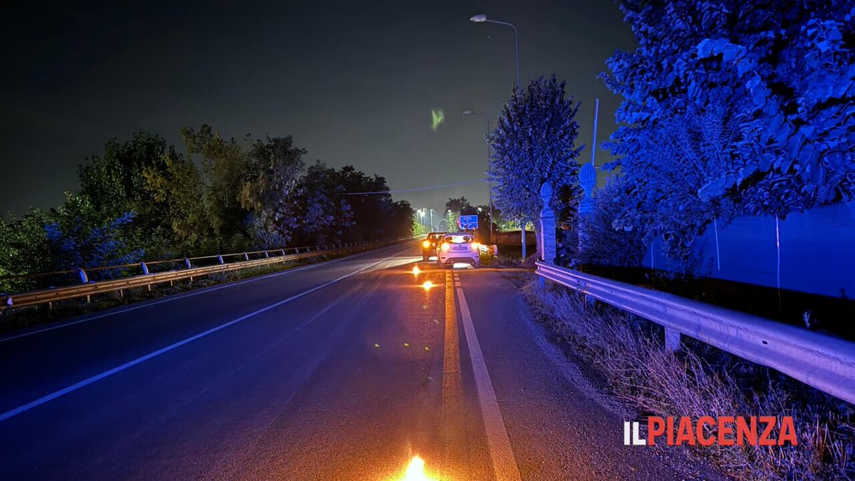 Pneumatici tagliati fuori da un locale, automobilisti in panne sulla 45: Nella notte atti vandalici tra La Verza e Quarto dlvr.it/TDXfC8