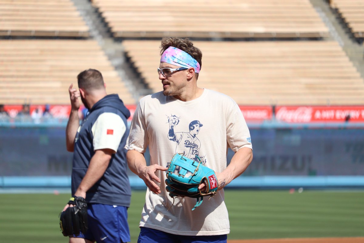 🇺🇸LA発】 #ドジャース の #キケヘルナンデス 選手は試合前の