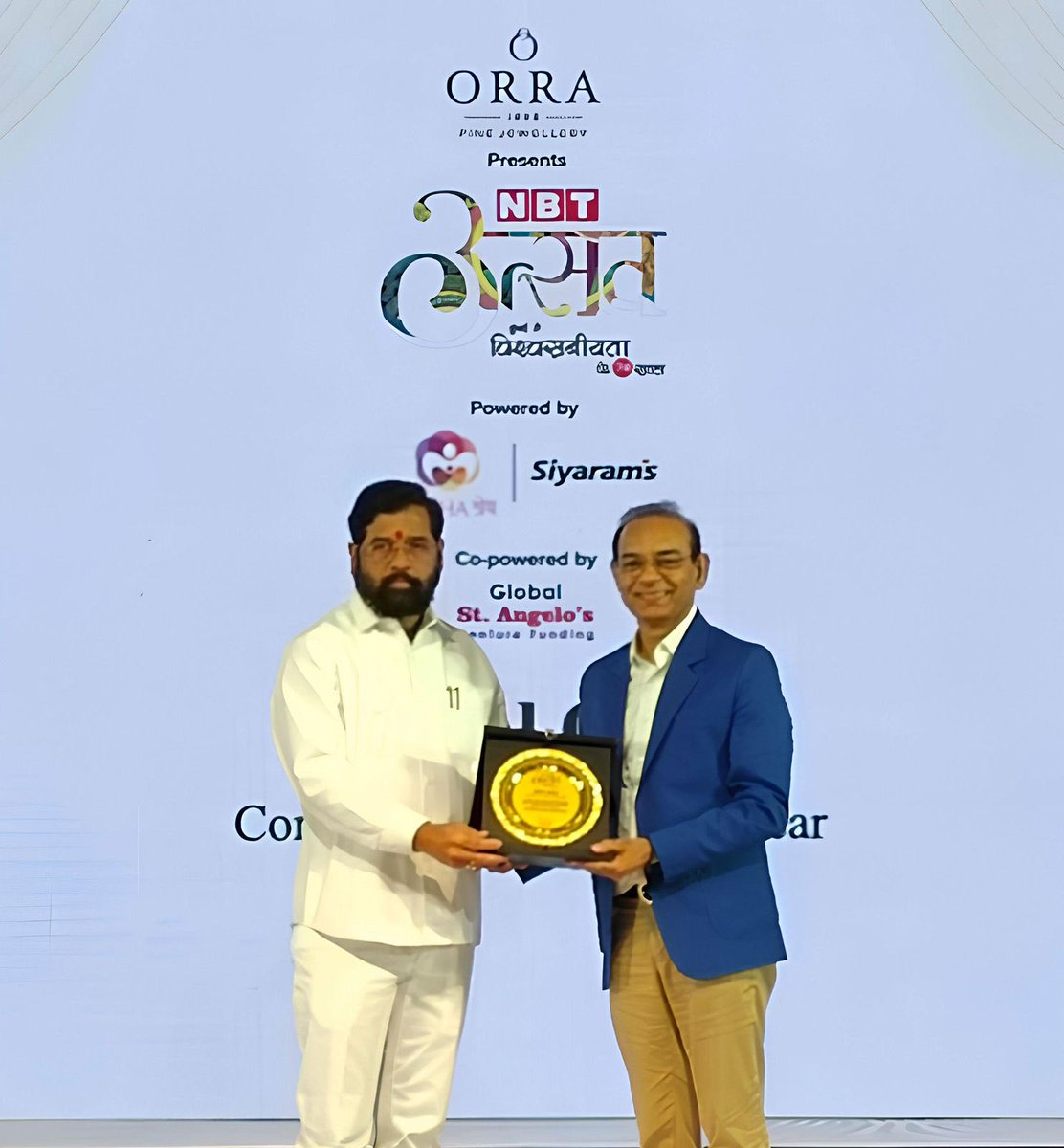 MrMotilalOswal's tweet photo. Happy to be recognised as the "Corporate Leader of the Year" by the Times of India group's Navbharat Times in the hands of the Hon Chief Minister of Maharashtra .  Thank u for your love and the best wishes 🙏🏽 https://t.co/5CfAZyz16V