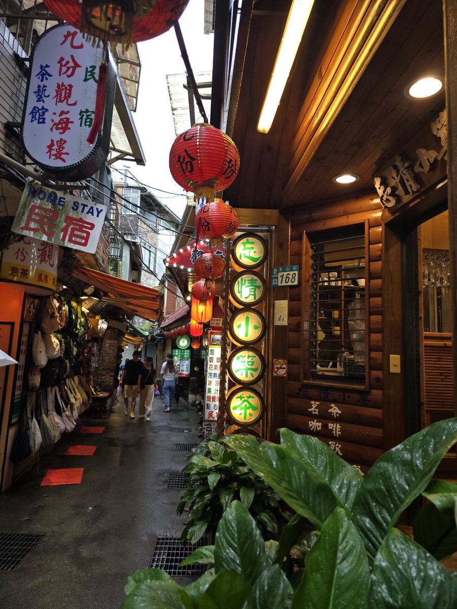 lemonmangoos's tweet photo. Some taiwan pics https://t.co/ARH91gKAV2