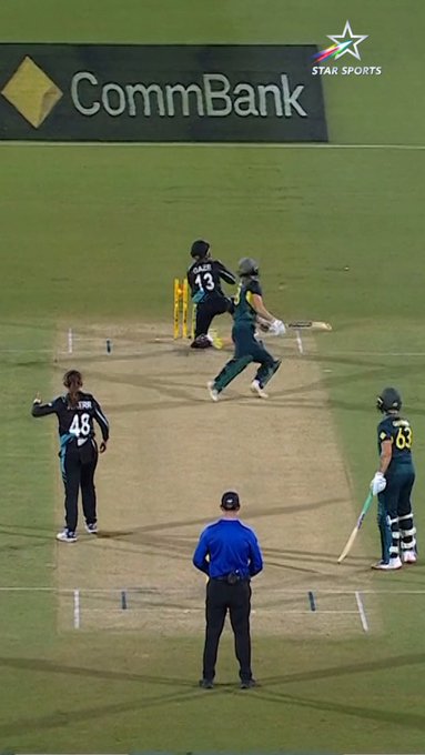 Unusual dismissal for Ellyse Perry 🤯 📹 Credits: Twitter/StarSportsIndia