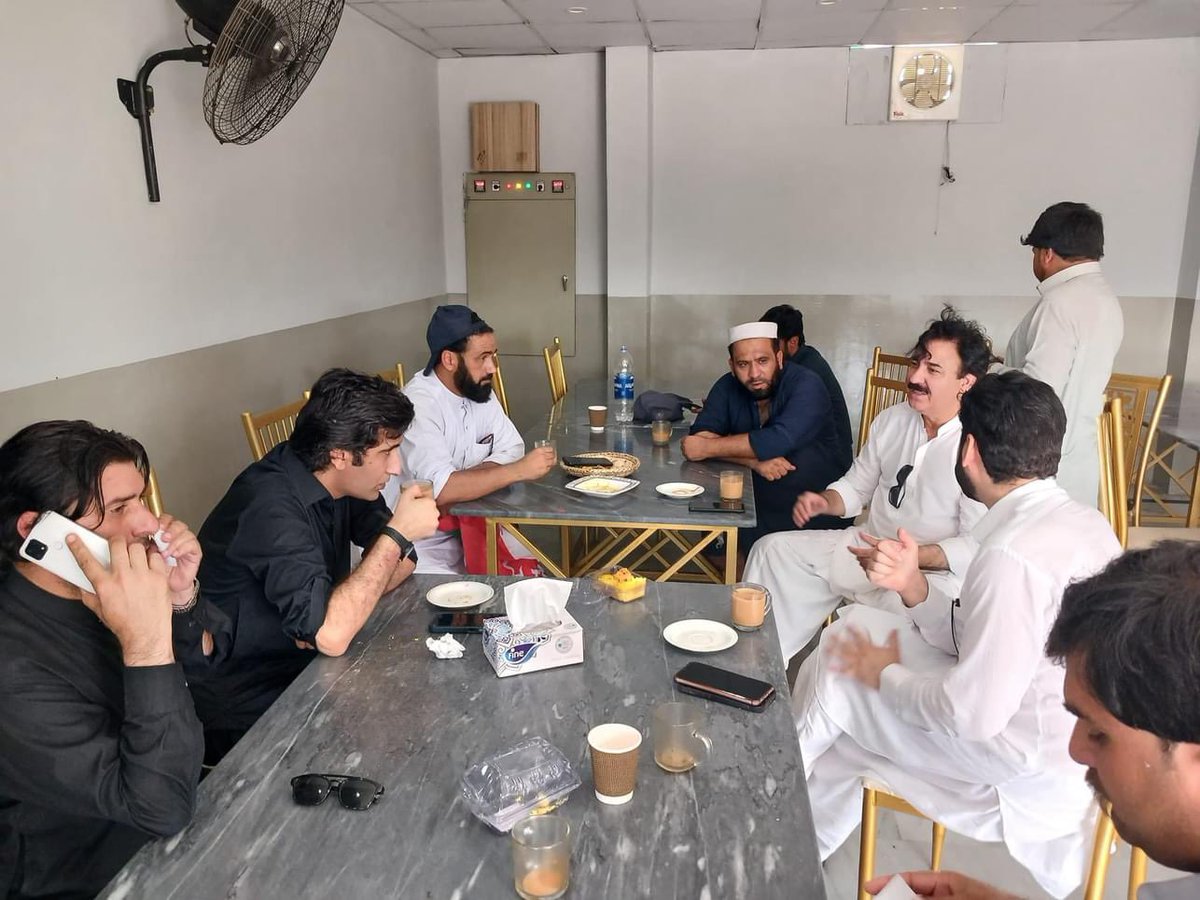 SyedshahAhad's tweet photo. موٹروے پر سابق صوبائی وزیر شوکت یوسفزئی اور ڈاکٹر شفقت آیاز سے ملاقات
#LahoreJalsa #پنجاب_عمران_خان_کا
#MNA #NA33 #SyedShahAhad #PTINowshera https://t.co/9eD1RvtbRg