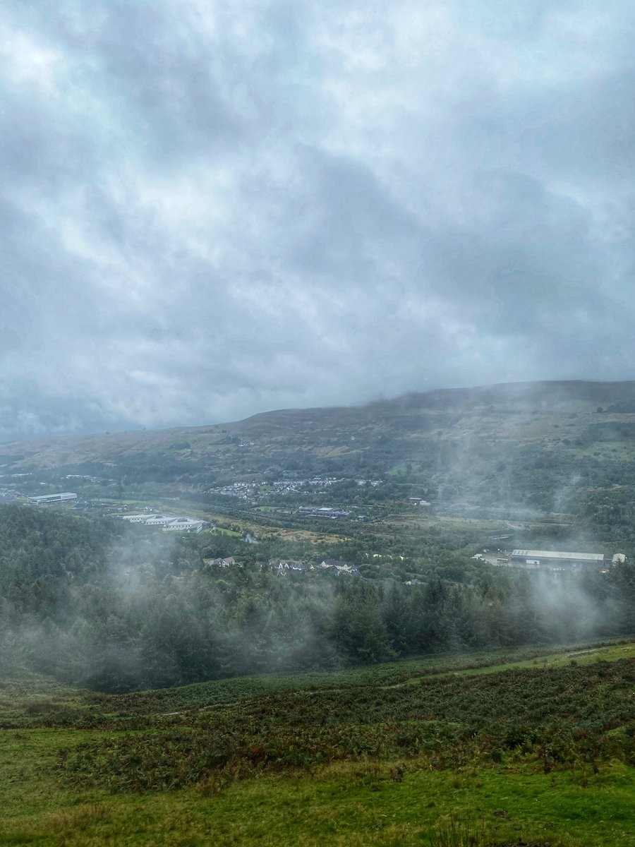 glocky9's tweet photo. A stormy day above Ebbw Vale today https://t.co/sAPEd7nRS2