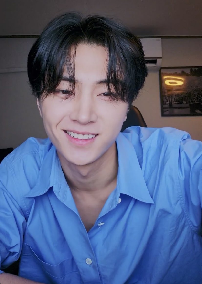 JAYBRAS0's tweet photo. happy jay ◠‿◠ https://t.co/OffSLg0f8P