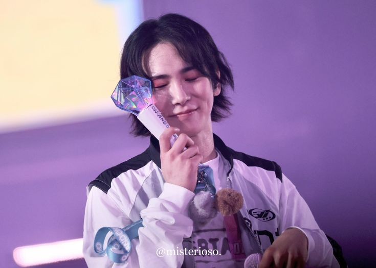 jonghyunsinsole's tweet photo. Happy Birthday Captain Freak! May your megamind continue to bless us with wonderful concepts and music in future too! My fennec fox I love you 🥺💓
#KEY #happybirthdaykey https://t.co/iVBJSjeOso