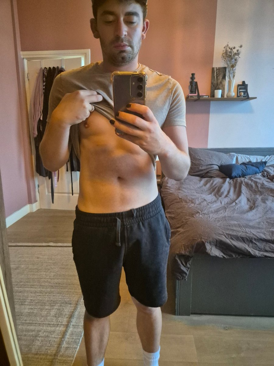 SoleilSun93's tweet photo. A bit scruffy but was feeling my body today😇 https://t.co/XMMvvnN2CZ
