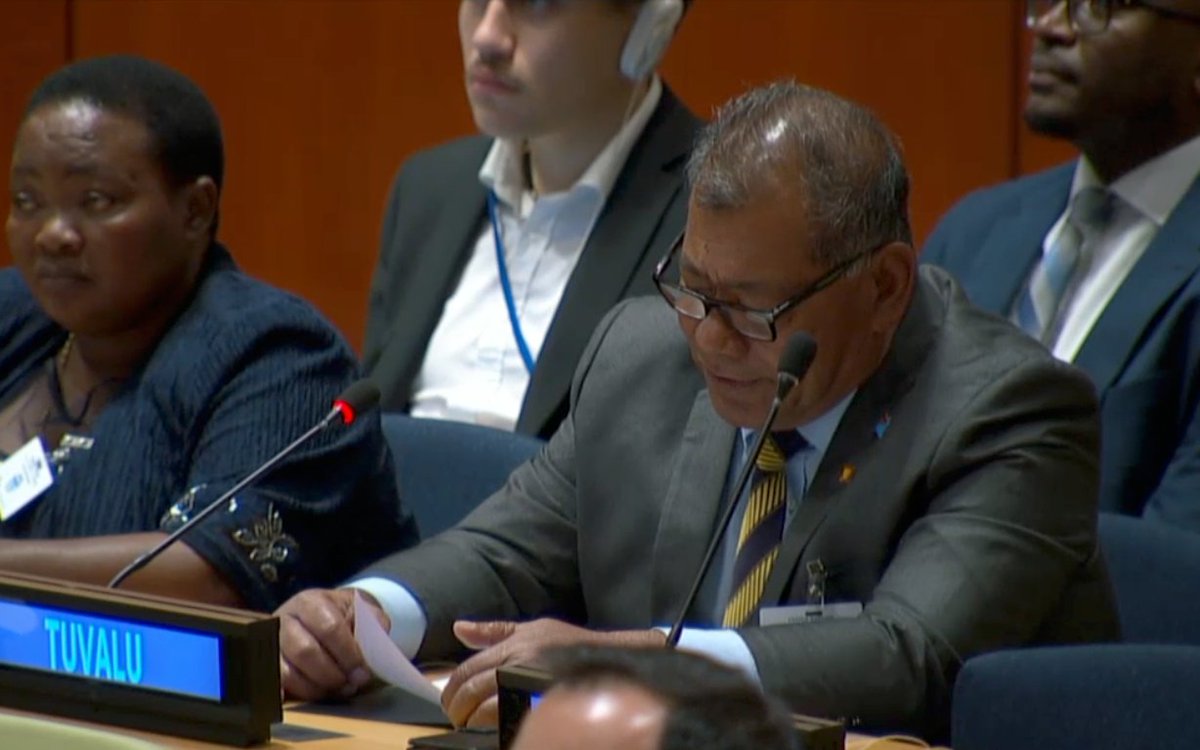 LossandDamage's tweet photo. 1/3. “Each year Tuvalu faces cyclones, droughts and King Tides, which increase in frequency and intensity, each of these forces us into debt for disaster relief.” H.E. Panapasi Nelesoni, Deputy Prime Minister of Tuvalu 🇹🇻 on  #LossAndDamage in Tuvalu. #SummitOfTheFuture https://t.co/6Mkjzk7Gdo